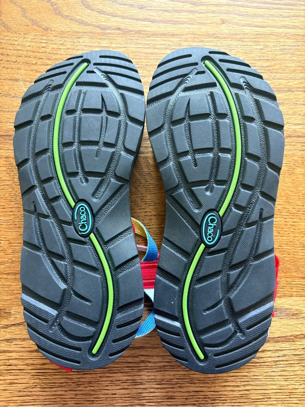 Chacos Cloud women’s 8 Blue, red & yellow Woodstock/Guitar Active Strap Sandals